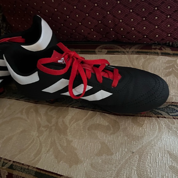 ADIDAS soccer cleats. Black with red and white.  Size 4 1/2. - Picture 4 of 5